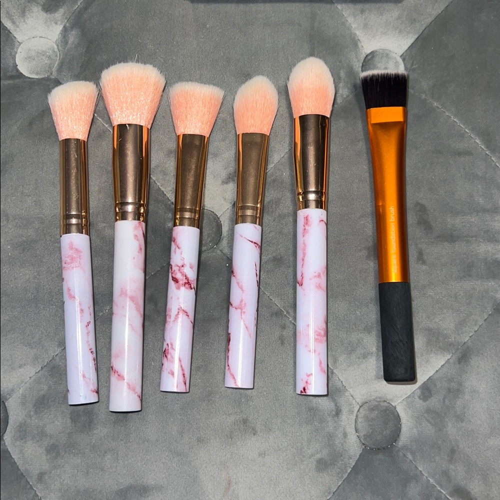 Makeup brushes - Picture 3 of 3